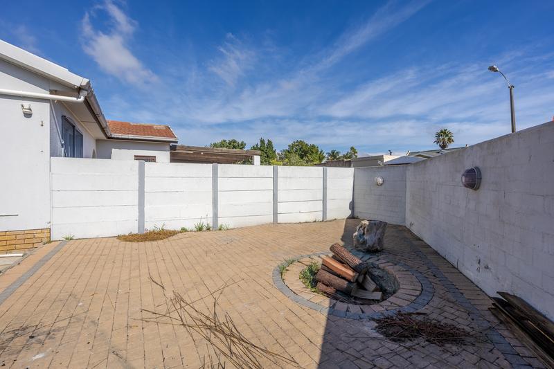 To Let 4 Bedroom Property for Rent in Windsor Park Western Cape